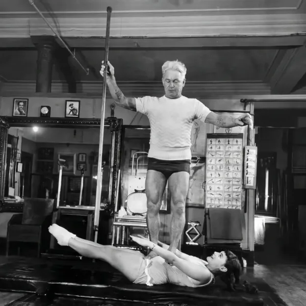 joseph-pilates-and-his-student